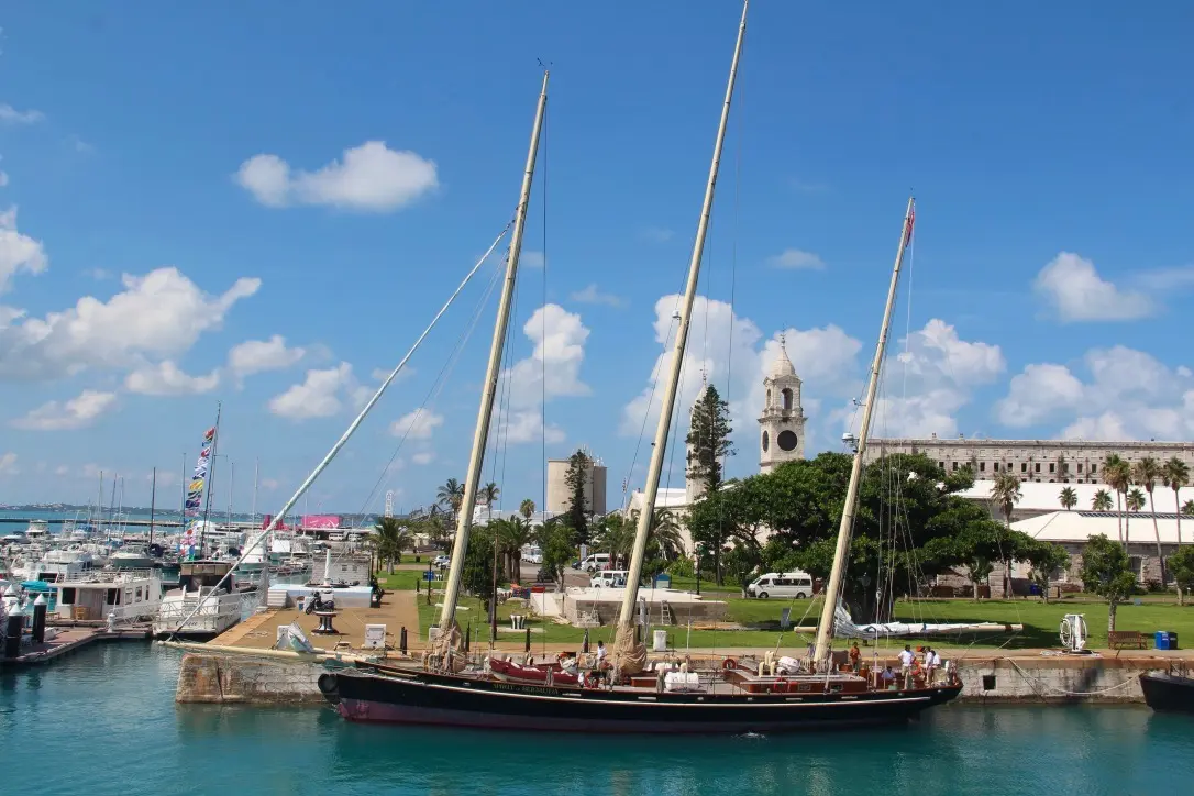 Spirit of Bermuda im Royal Naval Dockyard